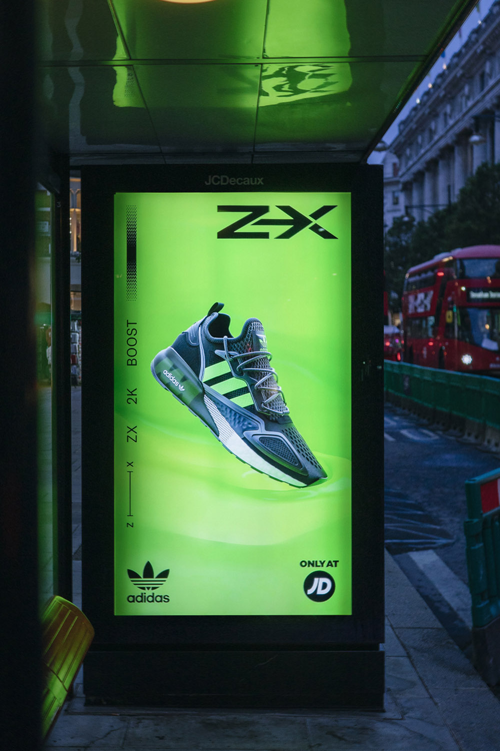 outdoor_london_busstop_adidas_Zx_triptych_03